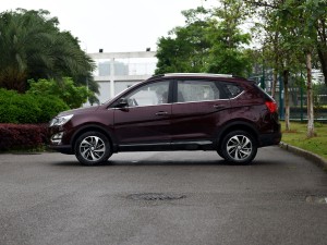 上汽通用五菱 宝骏560 2016款 1.8L AMT智能手动豪华型