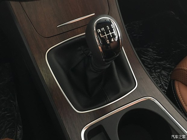 上汽通用五菱 宝骏560 2017款 1.5T 手动律动版