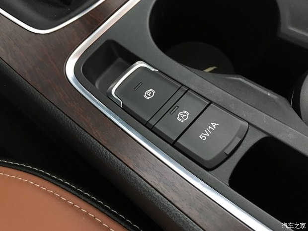 上汽通用五菱 宝骏560 2017款 1.5T 手动律动版