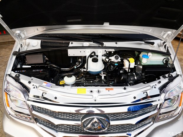 上汽大通 上汽大通V80 2017款 2.5T手动商杰版国V长轴中顶14-15座 上汽大通 上汽大通V80 2017款 2.5T手动商杰版国V长轴中顶14-15座