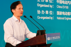 大卡车连续挤压电动小汽车，结果会怎样？