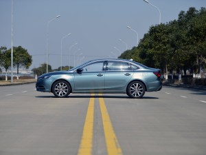 上汽集团 荣威i6 2017款 20T 自动互联网智臻版