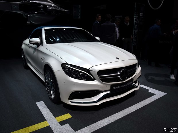 梅赛德斯-AMG 奔驰C级AMG 2017款 AMG C 63 S Cabriolet Ocean Blue Edition 梅赛德斯-AMG 奔驰C级AMG 2017款 AMG C 63 S Cabriolet Ocean Blue Edition