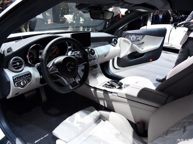 梅赛德斯-AMG 奔驰C级AMG 2017款 AMG C 63 S Cabriolet Ocean Blue Edition 梅赛德斯-AMG 奔驰C级AMG 2017款 AMG C 63 S Cabriolet Ocean Blue Edition