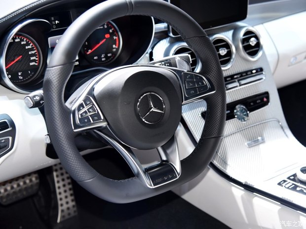 梅赛德斯-AMG 奔驰C级AMG 2017款 AMG C 63 S Cabriolet Ocean Blue Edition 梅赛德斯-AMG 奔驰C级AMG 2017款 AMG C 63 S Cabriolet Ocean Blue Edition