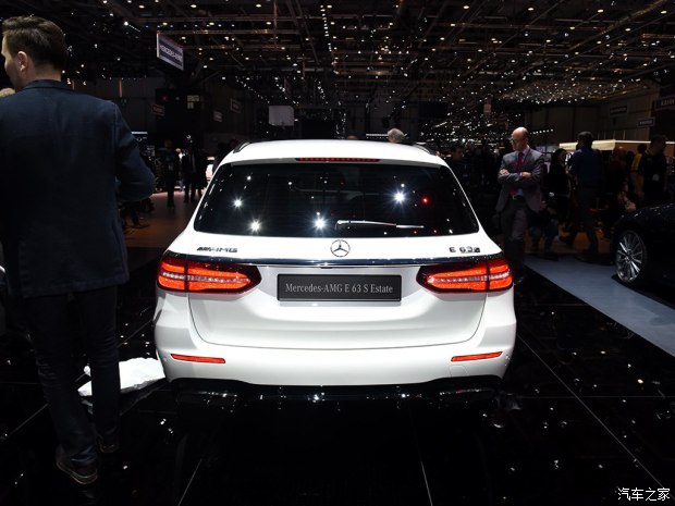 梅赛德斯-AMG 奔驰E级AMG 2017款 AMG E63 S Estate 梅赛德斯-AMG 奔驰E级AMG 2017款 AMG E63 S Estate