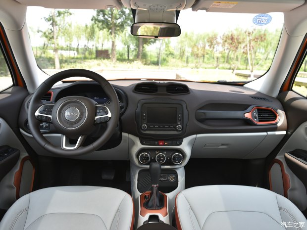 广汽菲克Jeep 自由侠 2016款 1.4T 自动智能版 广汽菲克Jeep 自由侠 2016款 1.4T 自动智能版