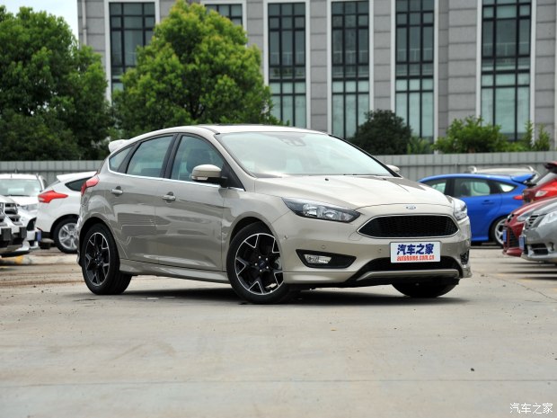 长安福特 福克斯 2017款 两厢 EcoBoost 180 自动运动型 长安福特 福克斯 2017款 两厢 EcoBoost 180 自动运动型