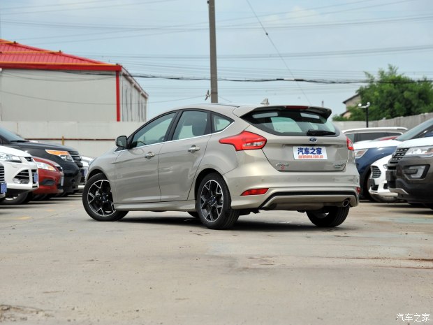 长安福特 福克斯 2017款 两厢 EcoBoost 180 自动运动型 长安福特 福克斯 2017款 两厢 EcoBoost 180 自动运动型