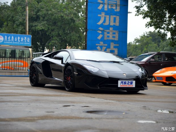 兰博基尼 Aventador 2015款 LP 750-4 Superveloce 兰博基尼 Aventador 2015款 LP 750-4 Superveloce