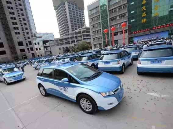 北京6万辆出租车全换电动车，既无法救市也失道义