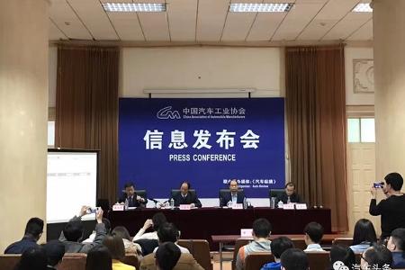 头条·现场｜新能源汽车销售断崖下滑 中汽协称厂商惜售所致