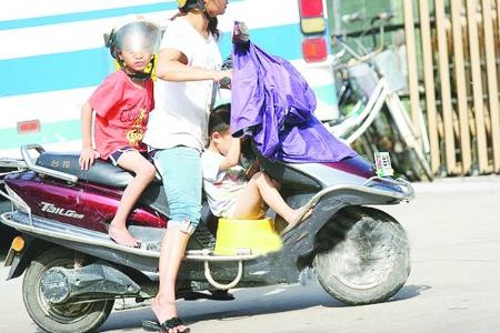 重庆整治摩托车、电动车违规行为