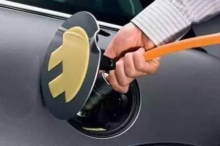 聚焦两会｜新能源汽车，解决城市拥堵问题，代表们比大家更关心