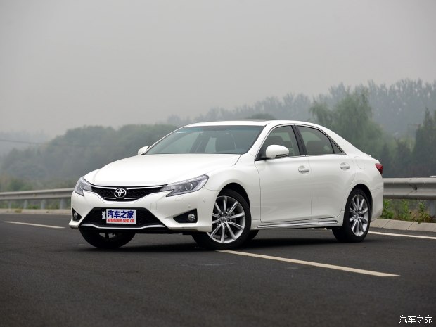 一汽丰田 锐志 2013款 2.5V 尊锐导航版 一汽丰田 锐志 2013款 2.5V 尊锐导航版