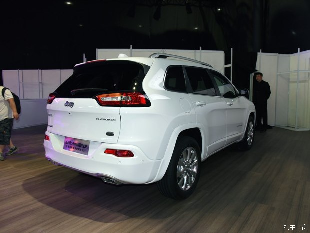 广汽菲克Jeep 自由光 2017款 2.4L 全能版 广汽菲克Jeep 自由光 2017款 2.4L 全能版
