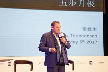 比特斯拉靠谱多了，顶级汽车专家“顶”北汽新能源