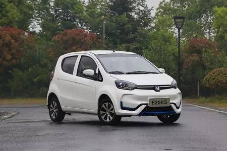 江铃升级版微型电动车E200S开启预售，预售价5.38万元！