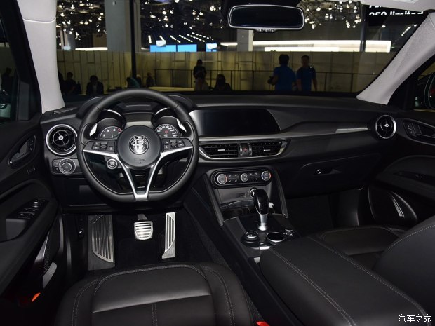 阿尔法・罗密欧 Stelvio 2017款 基本型 阿尔法・罗密欧 Stelvio 2017款 基本型