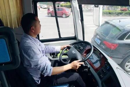 在路上|  南京金龙主战场  纯电动公交安全第一