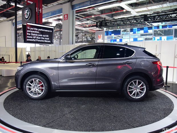 阿尔法・罗密欧 Stelvio 2017款 基本型 阿尔法・罗密欧 Stelvio 2017款 基本型