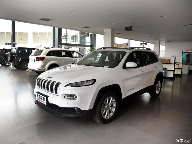 广汽菲克Jeep 自由光 2016款 2.0L 智能版 广汽菲克Jeep 自由光 2016款 2.0L 智能版