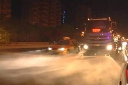 【城市守护人】新能源纯电动车助力北京环卫  城市“老环卫”奋战5000多个夜晚