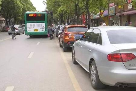 昆明新能源汽车免费停车两小时？是真是假？