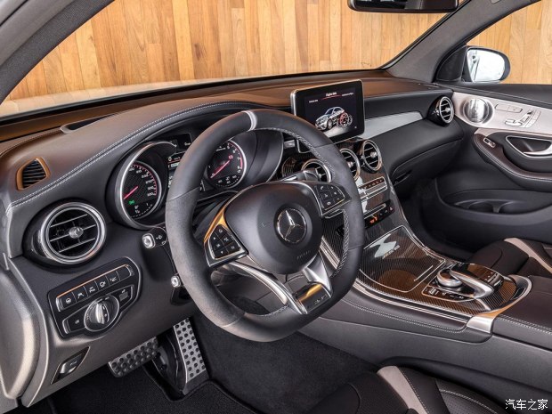 梅赛德斯-AMG 奔驰GLC AMG 2017款 AMG GLC 63 S 4MATIC Coupe 梅赛德斯-AMG 奔驰GLC AMG 2017款 AMG GLC 63 S 4MATIC Coupe