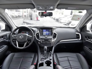 东风乘用车 东风风神AX7 2017款 2.0L 自动智驭型 东风乘用车 东风风神AX7 2017款 2.0L 自动智驭型