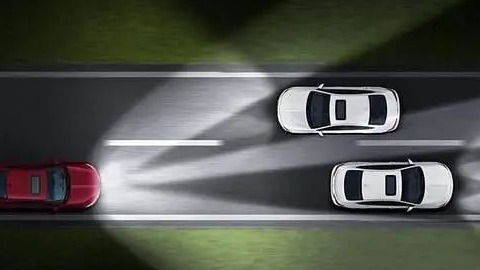 智能车灯升级，电容器成关键——永铭固液混合&液态贴片电容器助