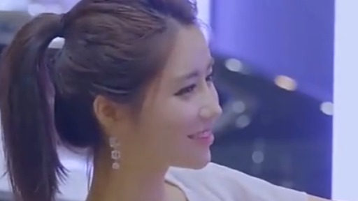 马尾辫英气十足，宛如邻家姐姐般迷人！