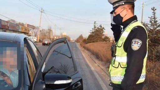 车上装“隐私玻璃”被罚200，车主无语：出厂自带的啊