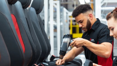 李尔将出售俄罗斯三座工厂