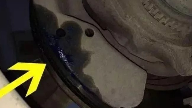 车主自己更换刹车片，钱是省了命差点没了