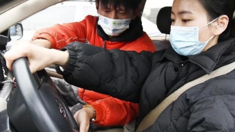 聋人开车上路不再是梦！本市多部门合力推进聋人驾考培训工作