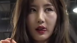 紧身衣气质车模