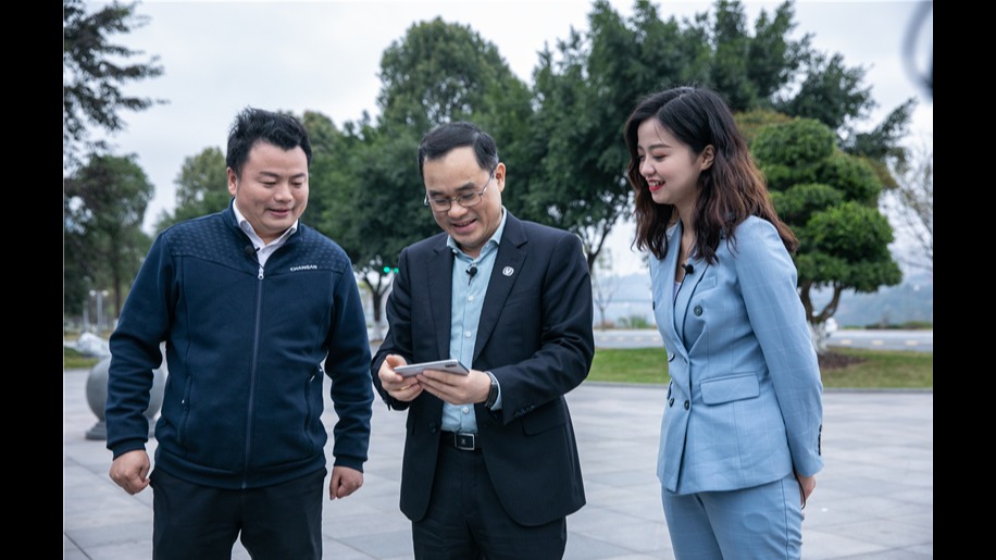 坐在家中就能手机挪车 长安APA6.0远程智能泊车技术发布