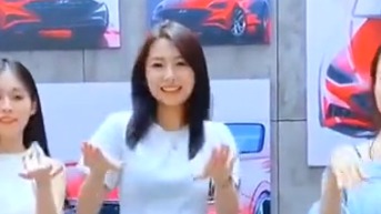  3位车模美女献舞一曲，终于明白，可爱在性感面前一文不值！ 