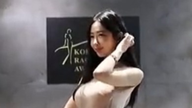 超级好看的车模小姐姐