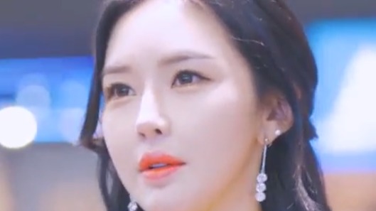 韩国最受欢迎的车模小姐姐，肤白貌美