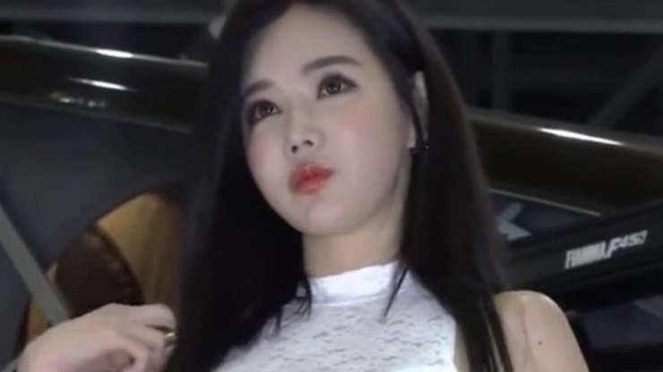 车展上的韩国车模，车模界的颜值担当！