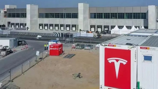 上海、柏林工厂相继停产，让特斯拉头疼的还在后面