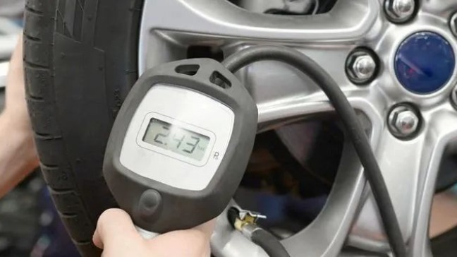 新手开车，掌握这5个省油小技巧，能省不少油钱，建议学习