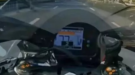 男子飙车还发视频炫耀 交警：严重超速 将面临吊销驾照并罚款1900元的处罚