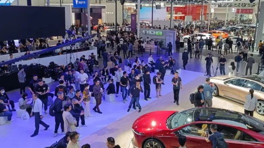 被口水淹没的中国车市 | 苦战182天