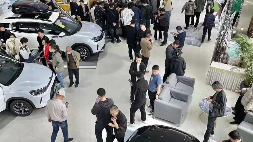 从湖北抢车到去各地抢车 原车企高管称BBA打价格战六折都有钱赚