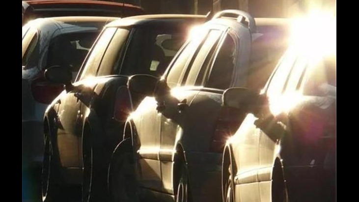 汽车经过暴晒后怎样迅速降温？