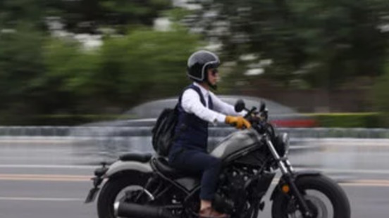 汽车or摩托？到底哪个开起来更有趣？