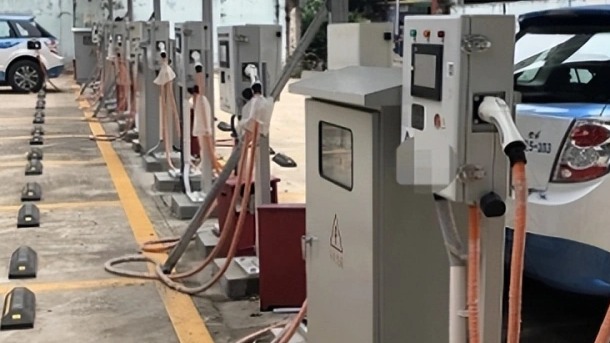 纯电车的真相 多用快充 你的车用不到8年就报废